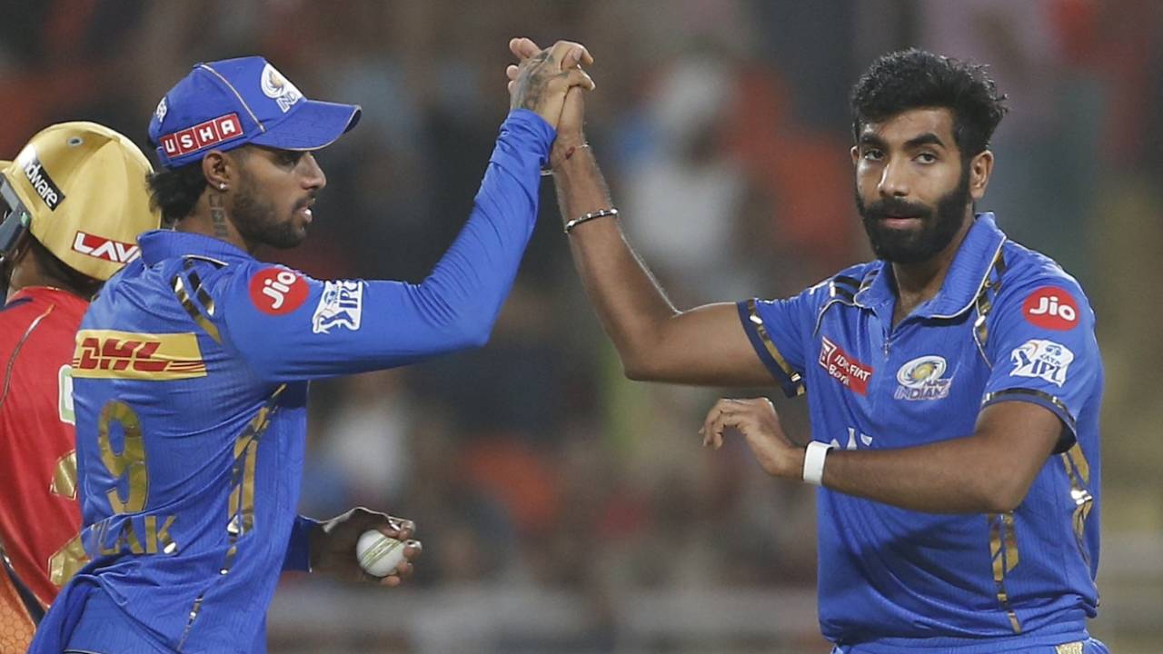 Jasprit Bumrah's third of the night got rid of Shashank Singh&nbsp;&nbsp;&bull;&nbsp;&nbsp;Associated Press